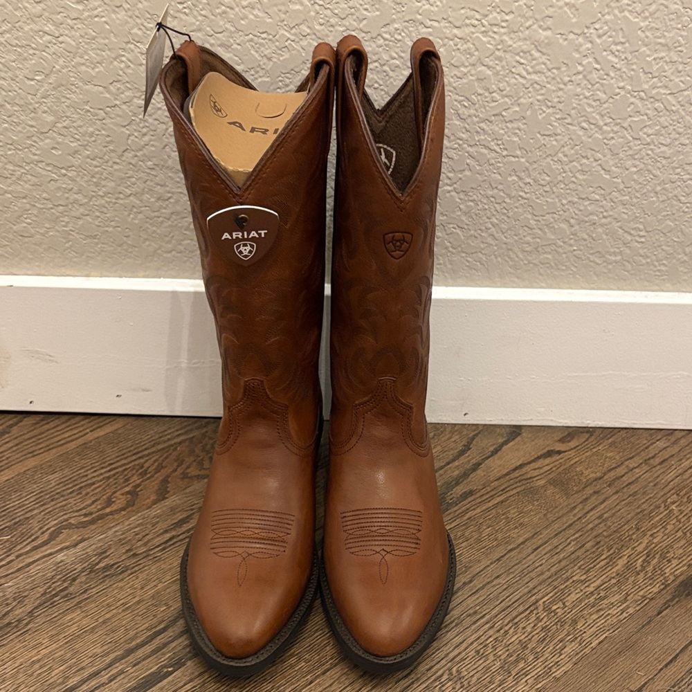 Men’s size 9 Ariat Tan Leather Cowboy Boots-NEW!